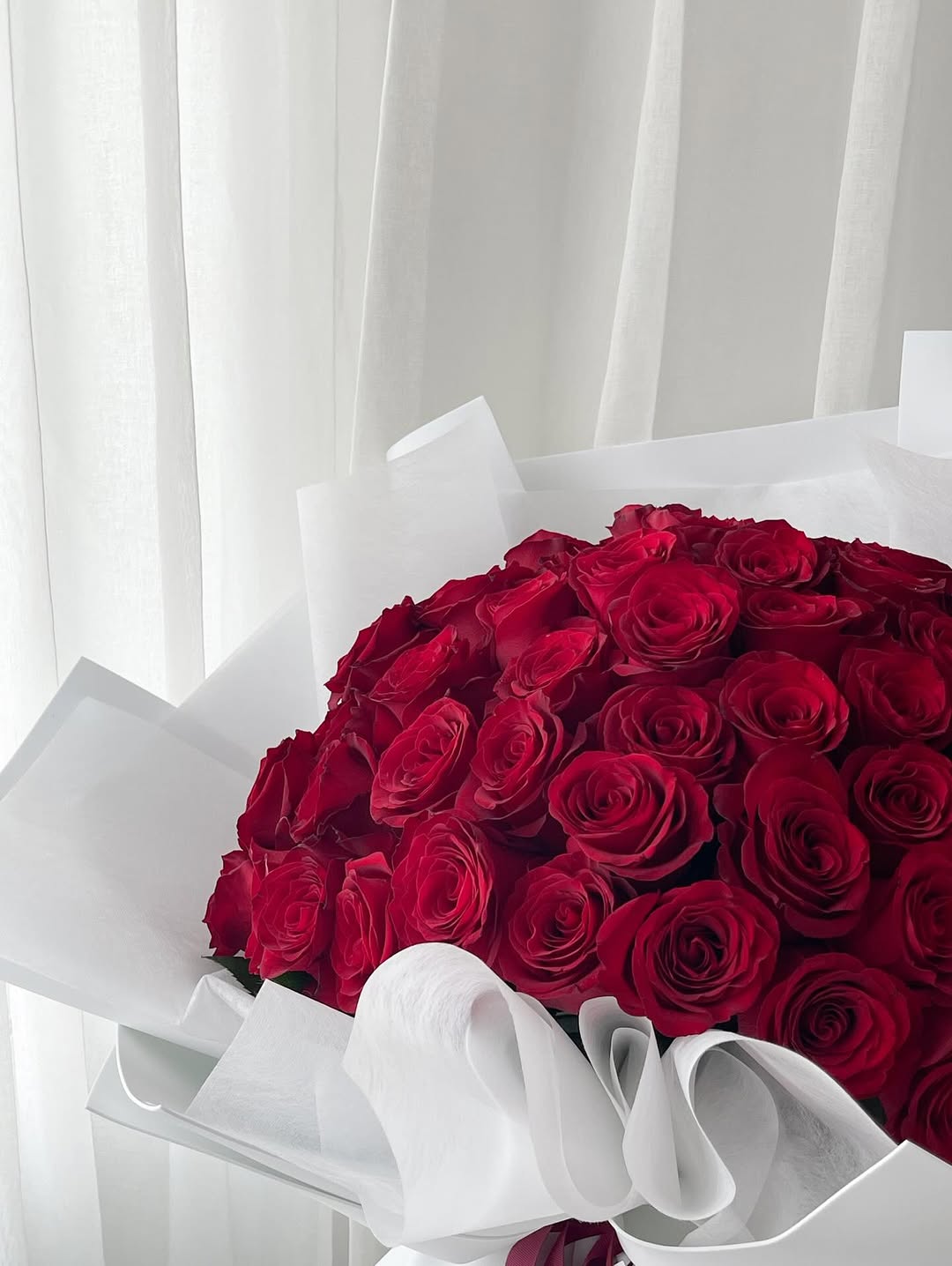 Buket Tangan Mawar Merah 747rb isi 30 tangkai - Florist Jakarta same day delivery