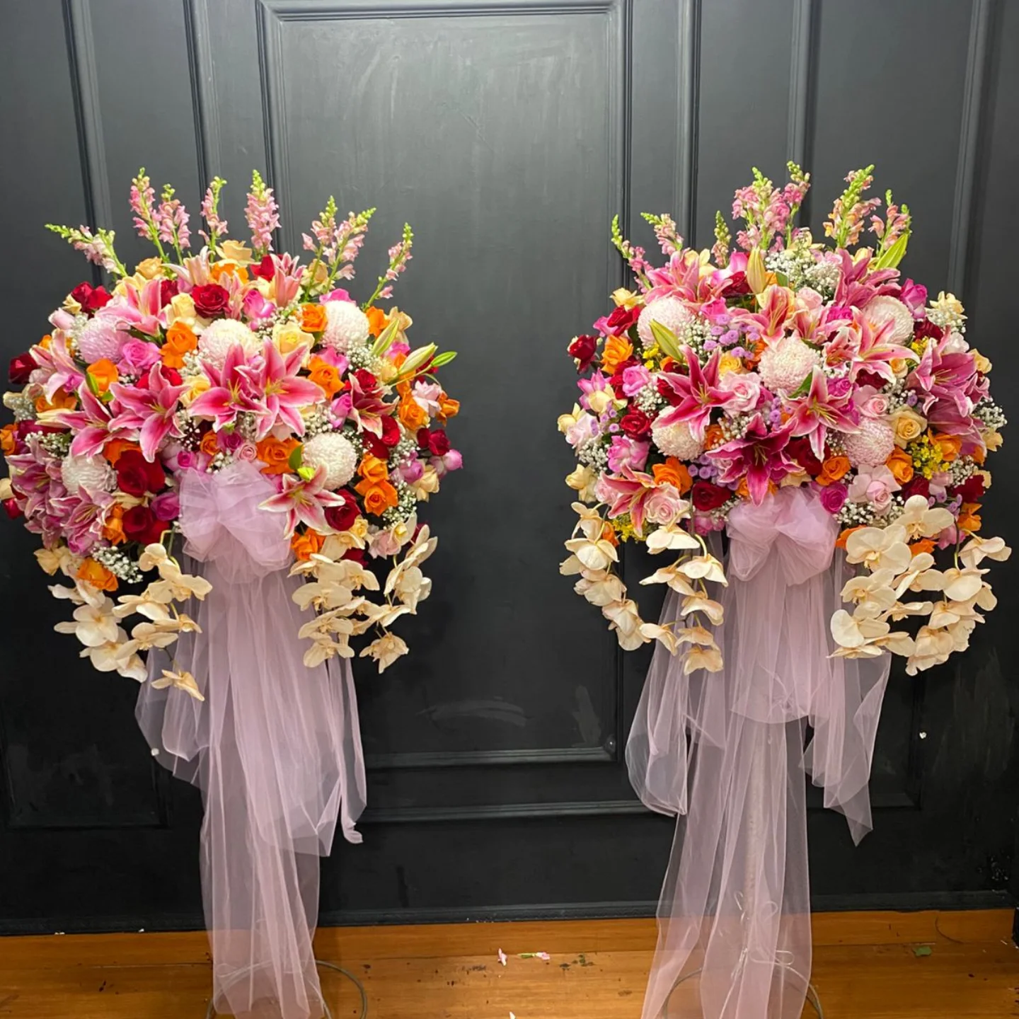 Standing Flower Premium Congratulations Sepasang 3.5 Juta - Florist Jakarta same day delivery