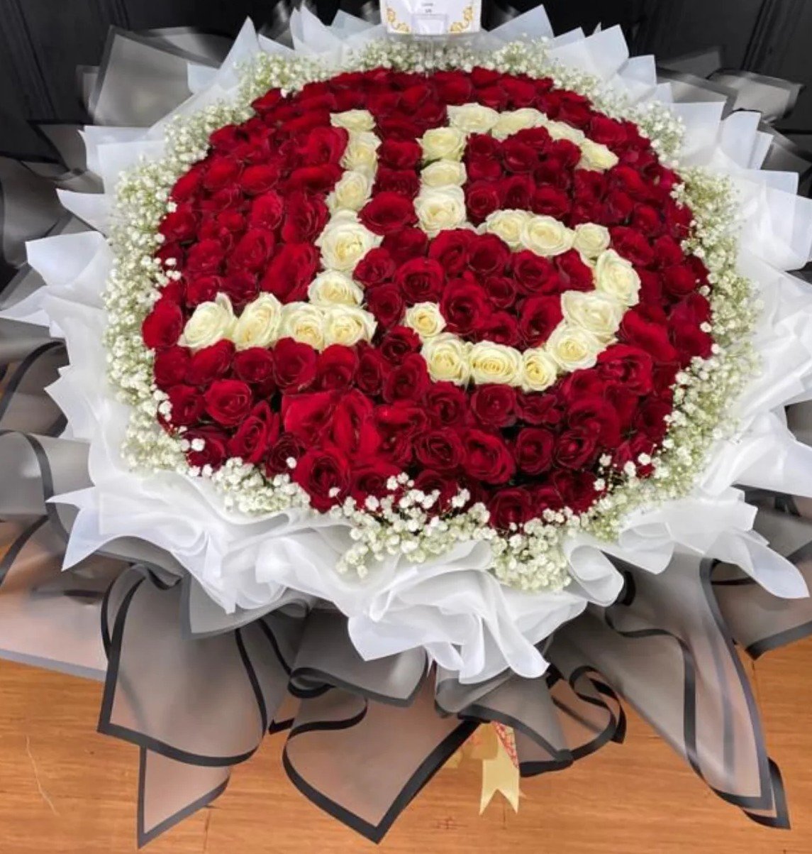 Buket Huruf Bunga Besar Cantik - Buket Wisuda Eksklusif (Buket Huruf) dari Florist Jakarta, kode WF-BKH-D-01