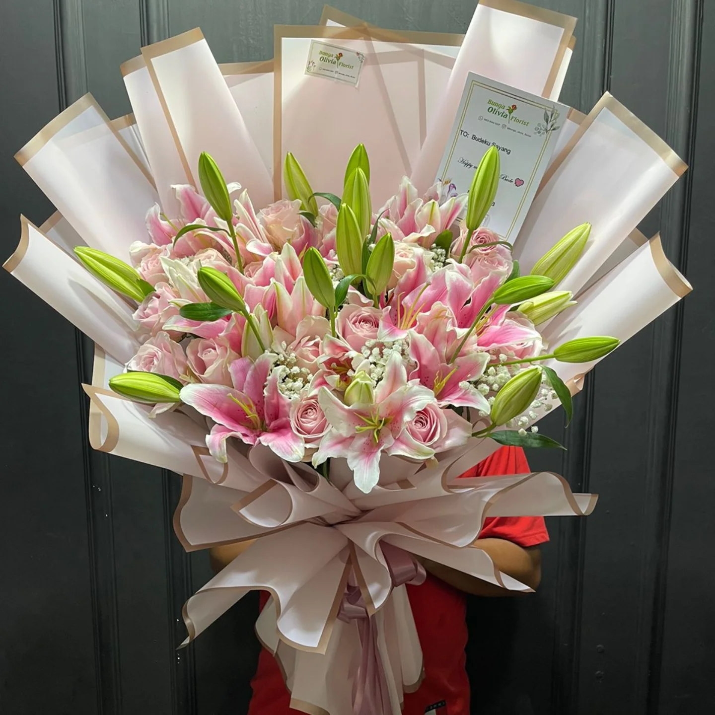 Florist Jakarta Hand Bouquet: Buket Bunga Lily dan Mawar Premium - Hand Bouquet Mewah - kode WF-BK-P-01