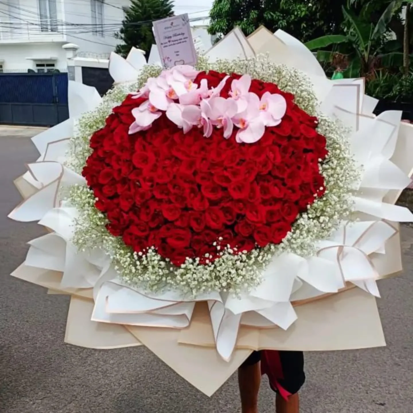 Buket Bunga Ivy Mix Elegan - Hand Bouquet Eksklusif - Hand Bouquet Florist Jakarta kode WF-BK-P-02