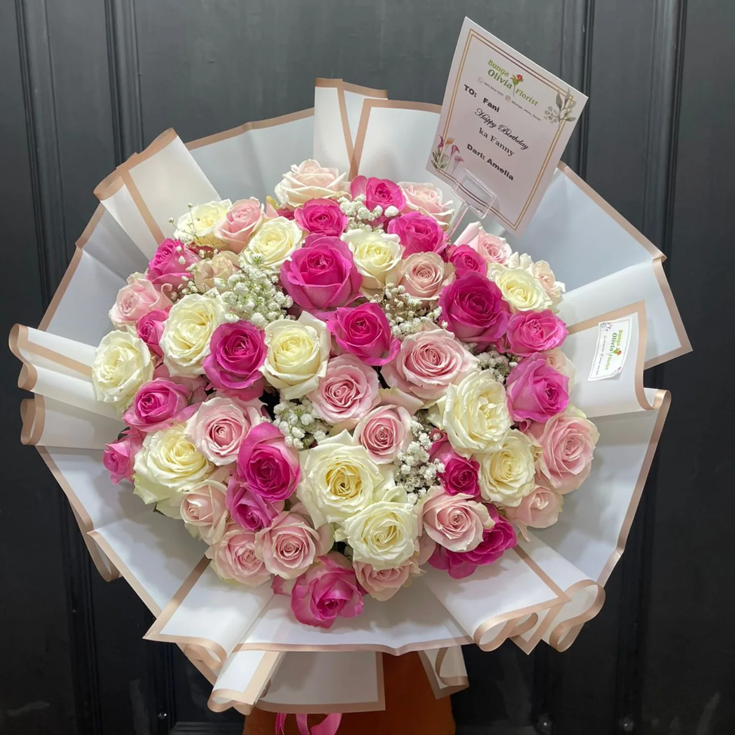 Buket Bunga Mawar Merah Jumbo - Hand Bouquet Eksklusif (Hand Bouquet) dari Florist Jakarta, kode WF-BK-K-01