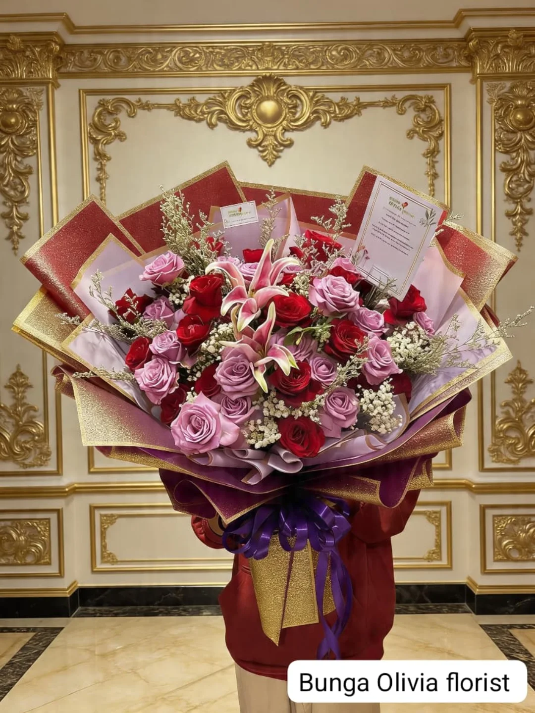 Florist Jakarta Hand Bouquet: Buket Bunga Mawar Campuran Jumbo - Hand Bouquet Mewah - kode WF-BK-K-02