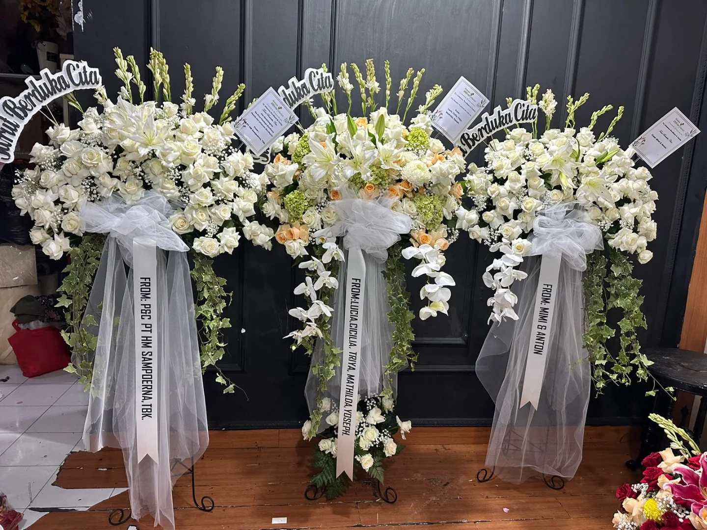 Standing Flower Anniversary Mewah - Rangkaian Bunga Eksklusif - Standing Flower Florist Jakarta kode WF-SF-J-01