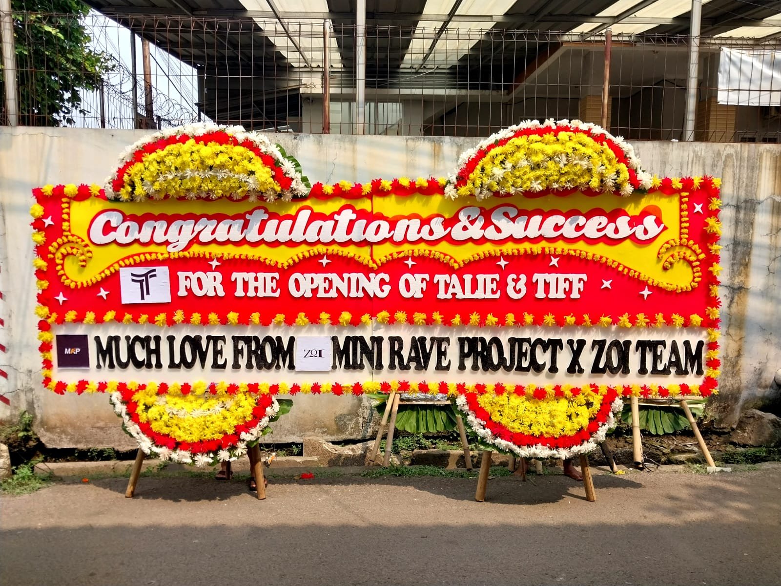 Florist Jakarta Papan Bunga Jumbo: Bunga Papan Jumbo 1.25x2m - 2 Jambul Wedding & Grand Opening Premium - kode WF-BP-JBO-G01